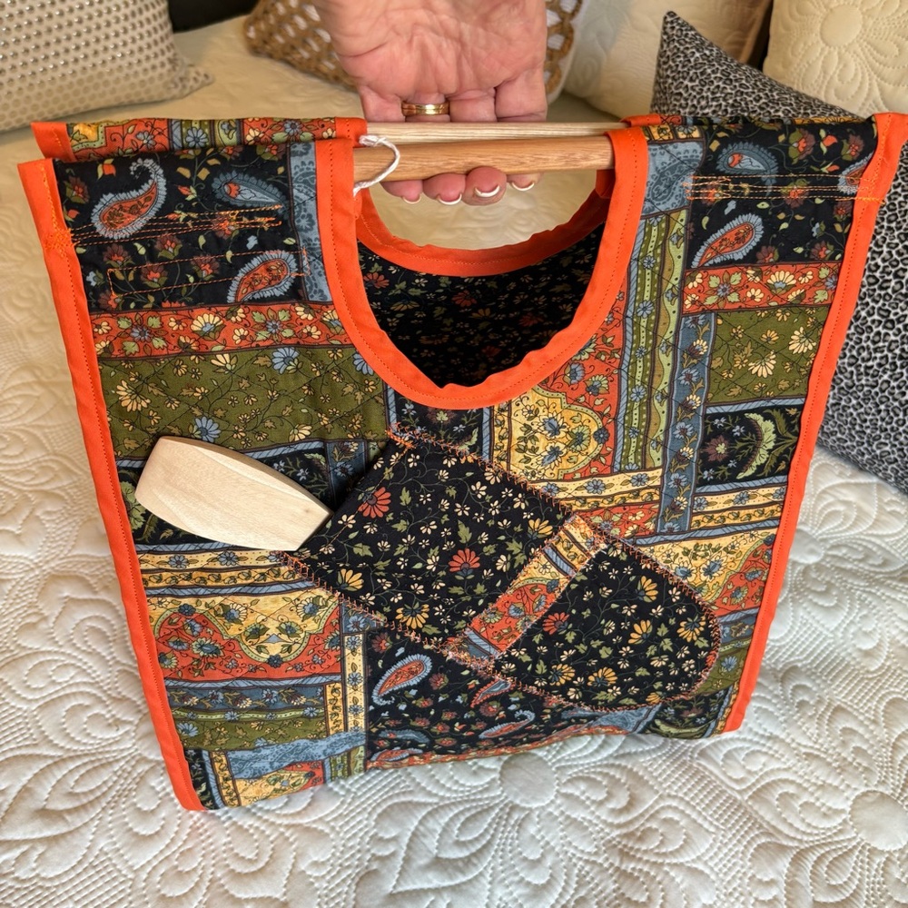 Multicolor Patchwork Casserole Carrier with Wooden Handles and Wood Serving